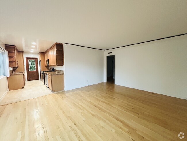 Building Photo - 3645 Kelton Ave