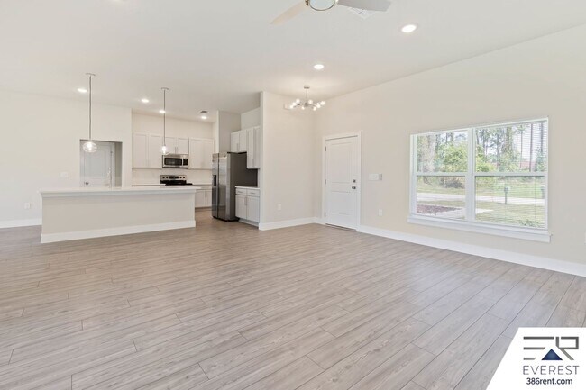 Building Photo - 59 Breeze Hill Ln