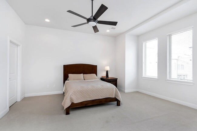 Building Photo - 1221 Bonner St