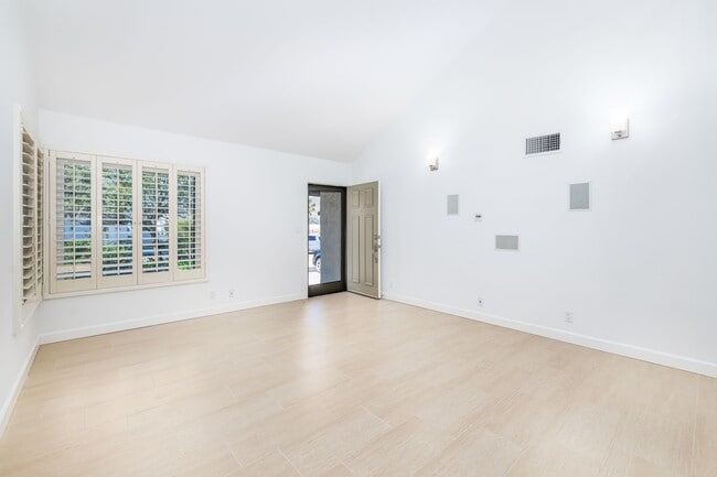 Building Photo - 29202 Heathercliff Rd