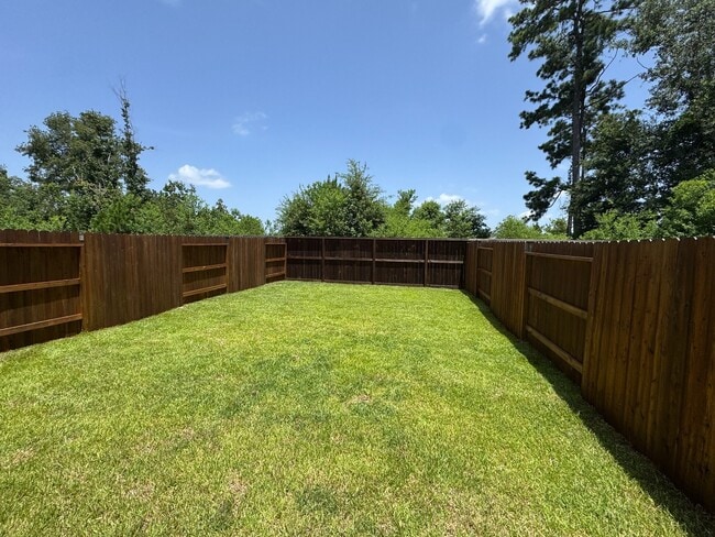 Building Photo - 945 Pertuso Ln
