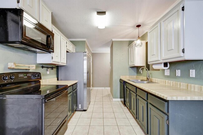 Building Photo - 3429 Harvest Dr