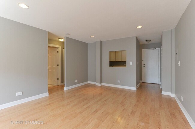 Building Photo - Spacious 2 Bed 2 Bath, East Lakeview