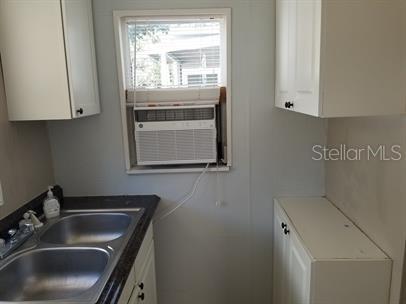 Building Photo - 317 E Tarpon Ave