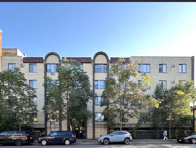 Building Photo - 1515 W Morse Ave