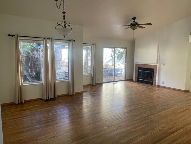 Building Photo - Beautiful Northwest Reno Location!