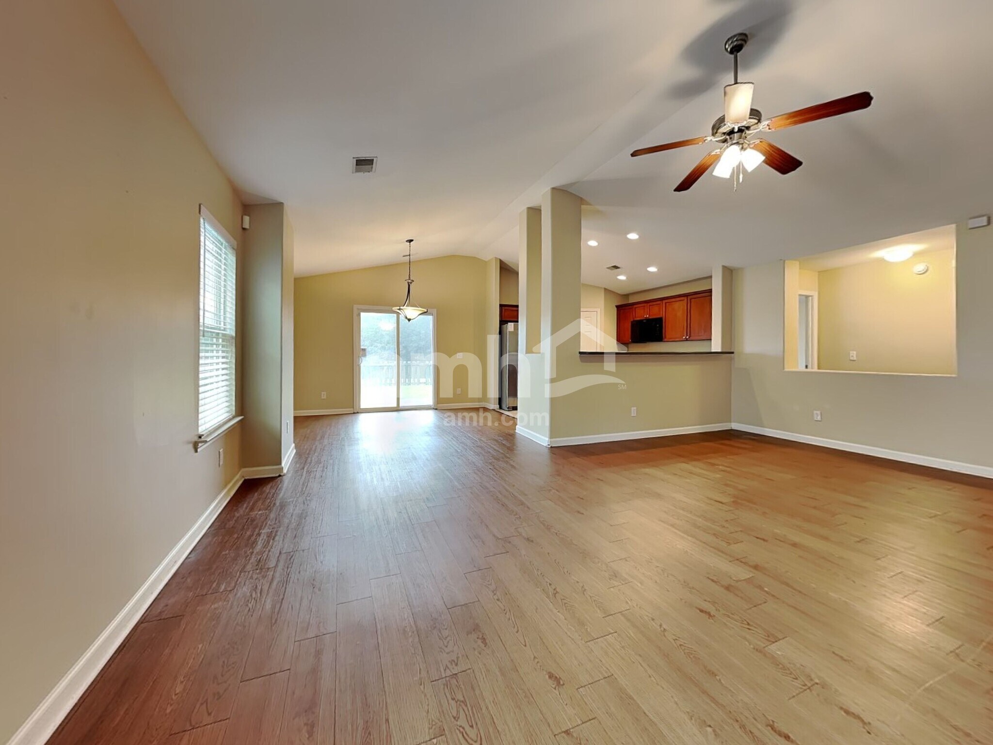 Building Photo - 116 Spring Lakes Dr