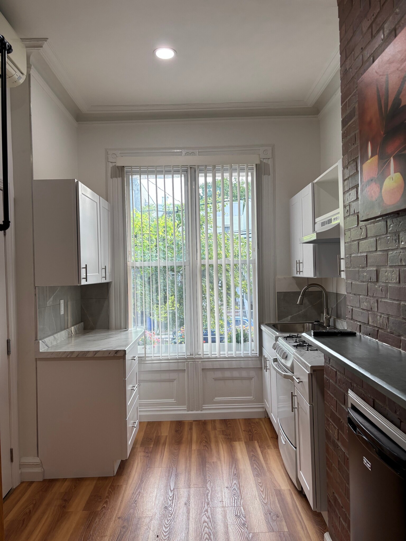 Building Photo - 605 Bramhall Ave