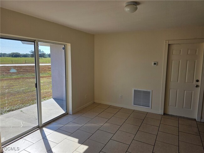 Building Photo - 5010 Dolphin Ct