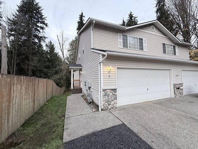 Building Photo - 502 91st Ave SE