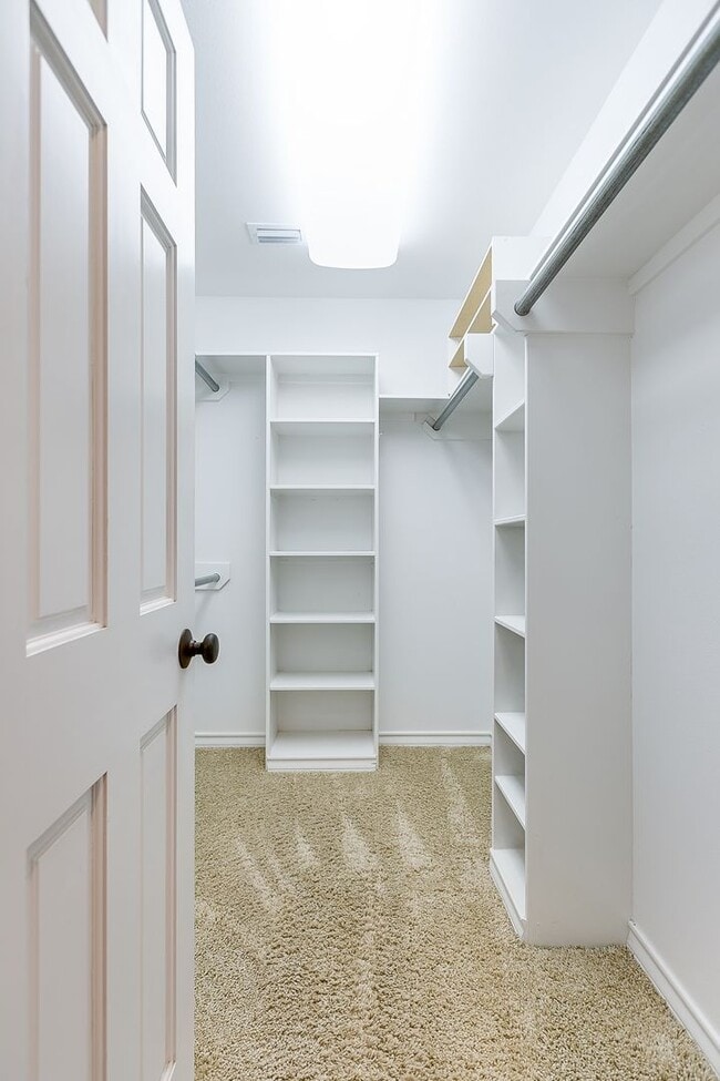 Building Photo - COMING APRIL 2026!!! Stunning Country Club Townhome!!