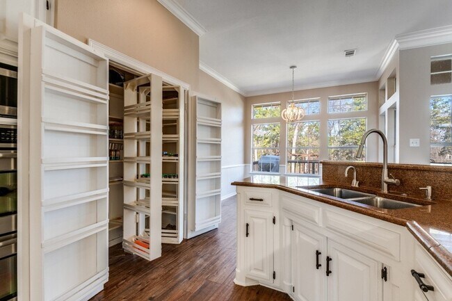 Building Photo - 529 Chippendale Dr