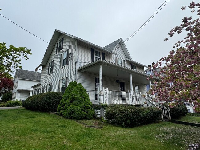 Primary Photo - *413 High St.
