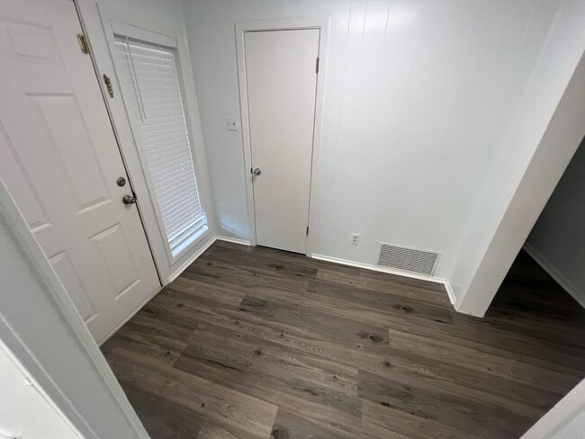 Building Photo - 11106 N Dowling Rd