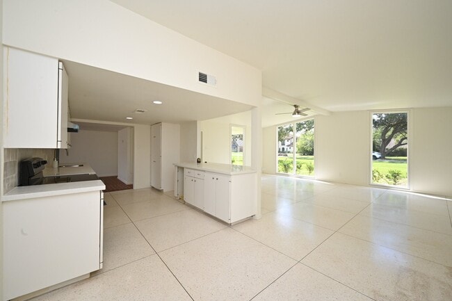 Building Photo - 14420 Westway Ln