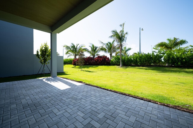 Building Photo - 9597 Regal Palm Ct