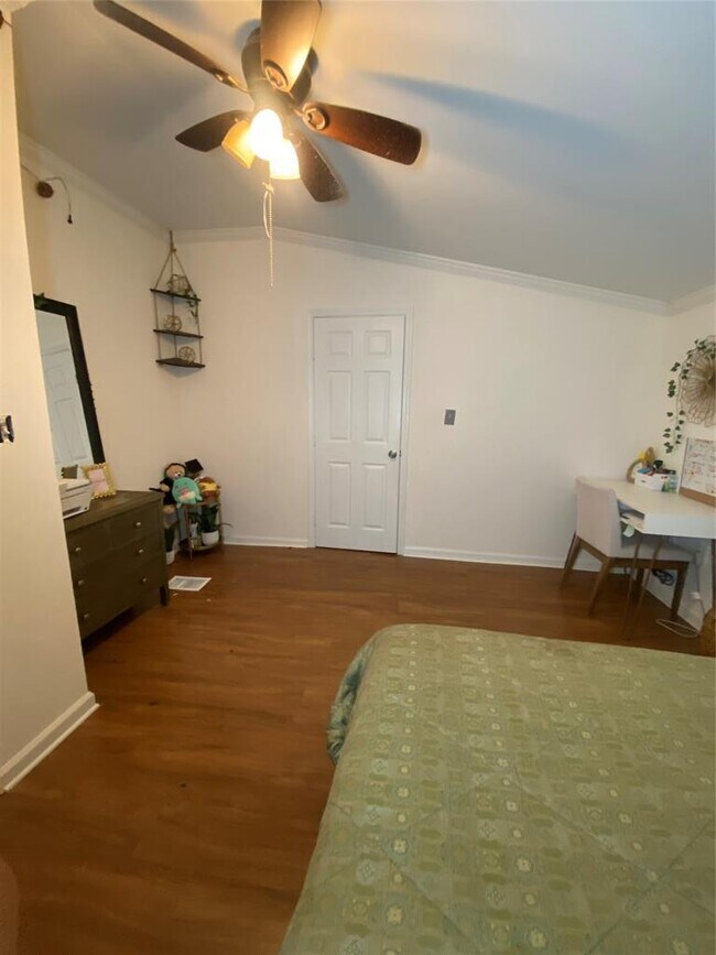Building Photo - 113 Meridian Ln