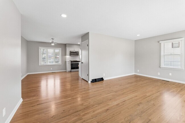 Building Photo - Newly renovated 3-bedroom, 2-bath home