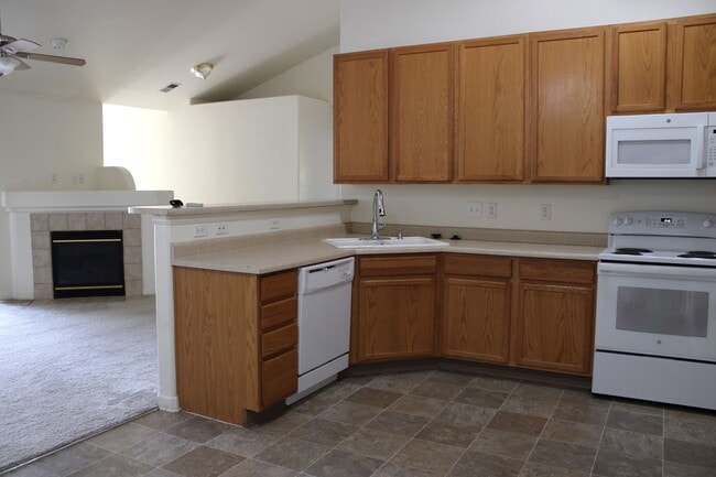 Building Photo - Lovely Two Bedroom Condo in Greeley