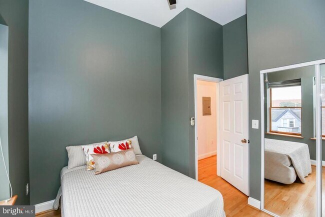 Building Photo - 1427 Chapin St NW