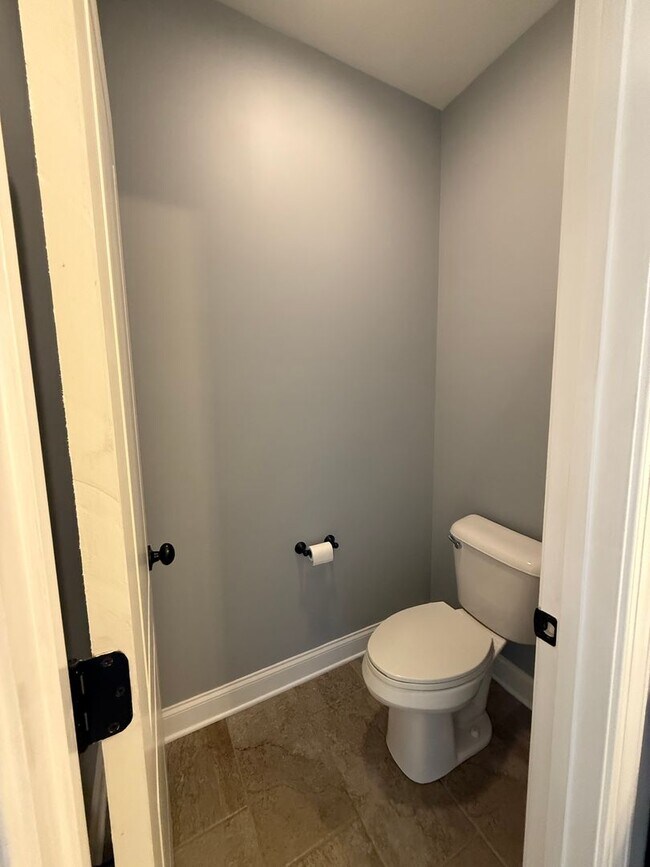 Building Photo - 3 Bedroom 3 Bath Pool Home in Columbia off...