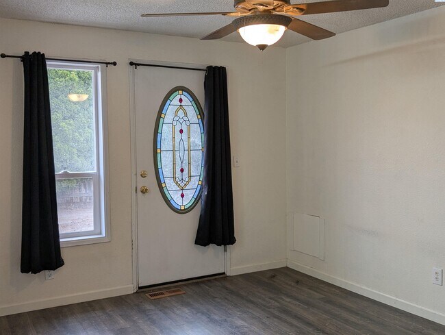Building Photo - HALF OFF FIRST MONTH! Close to Everything!