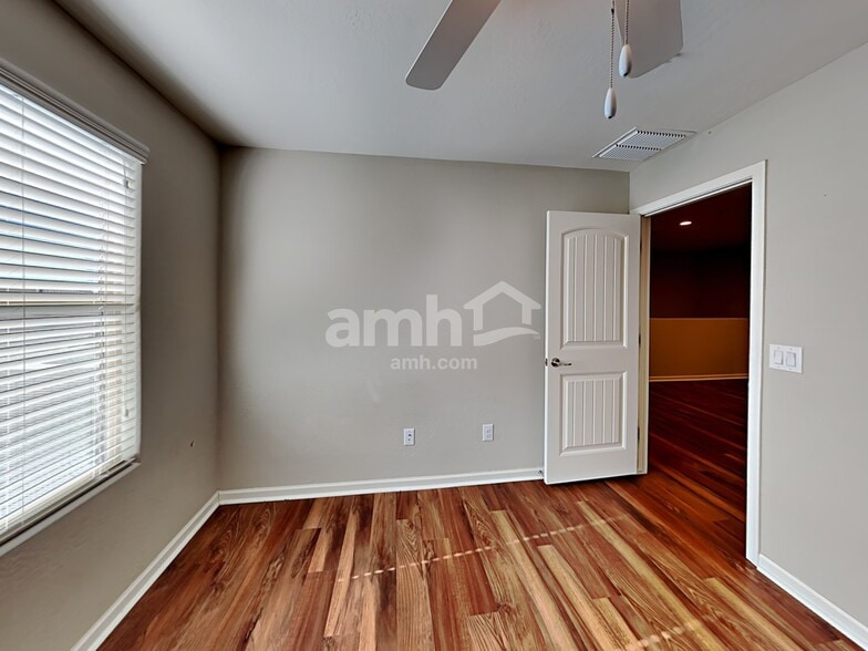 Building Photo - 20727 W Stone Hill Rd