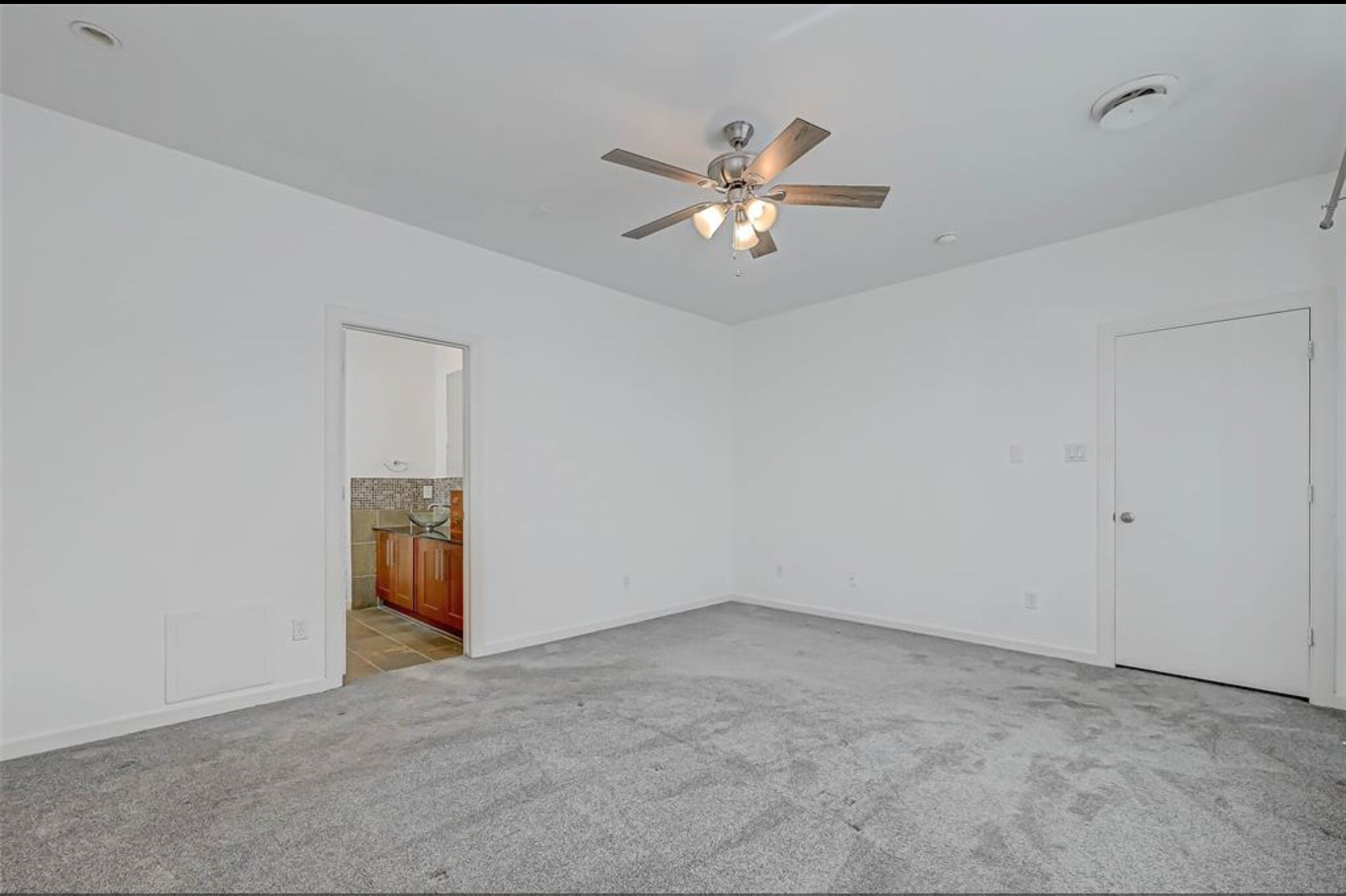 Building Photo - 5628 Kiam St
