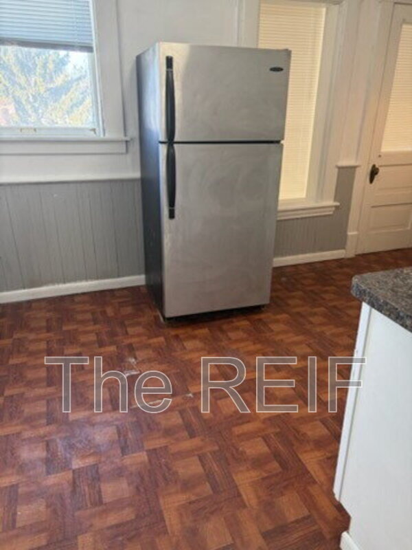 Building Photo - 1025 N Washington Ave