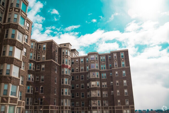 Building Photo - Alden Towers