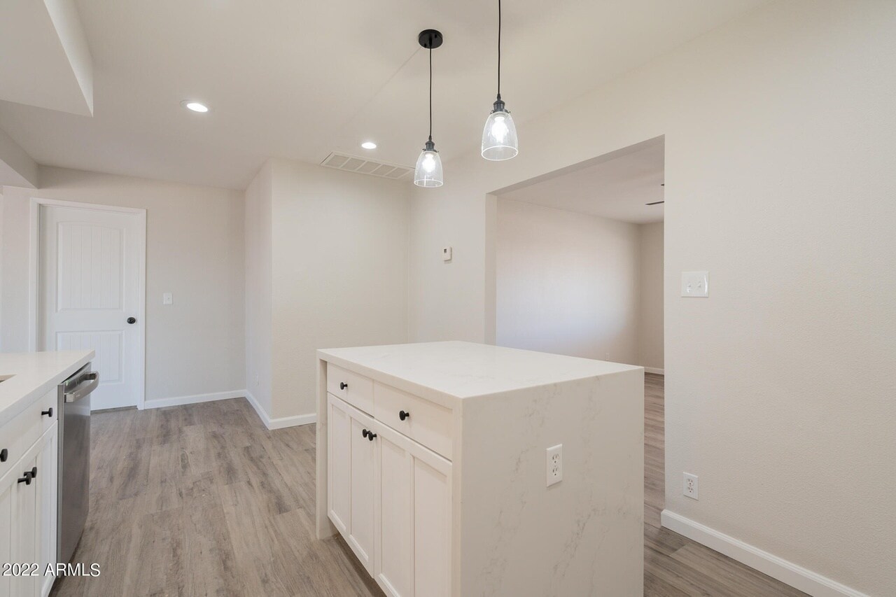 Building Photo - 822 W 18th St