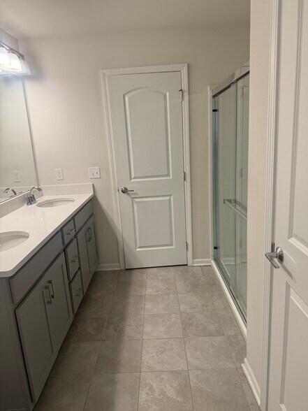 Building Photo - 8692 Pioneer St