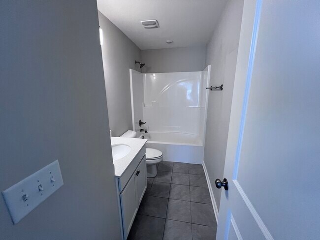 Building Photo - 3250 Clemons Cir