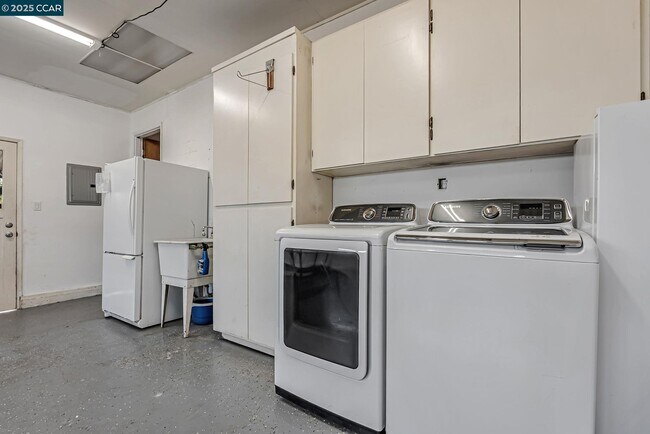 Building Photo - 5891 Caulfield Dr