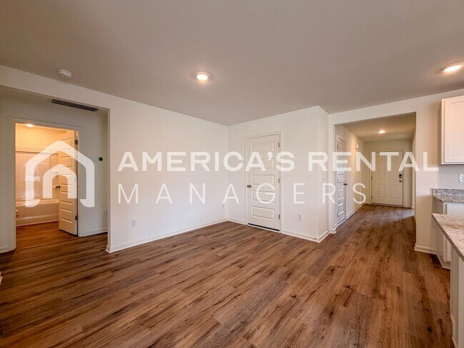 Building Photo - Available NOW! Spacious 5-Bedroom Single Level Home!