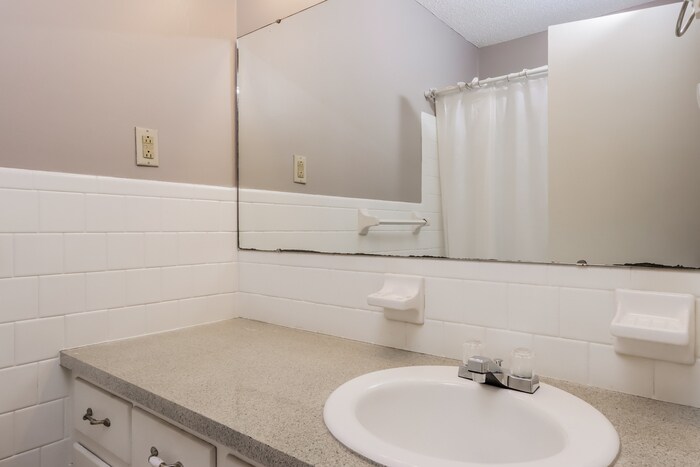 Building Photo - 353 Kroy Dr