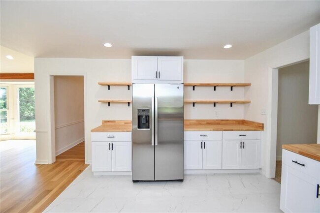 Building Photo - 17040 Birmingham Rd