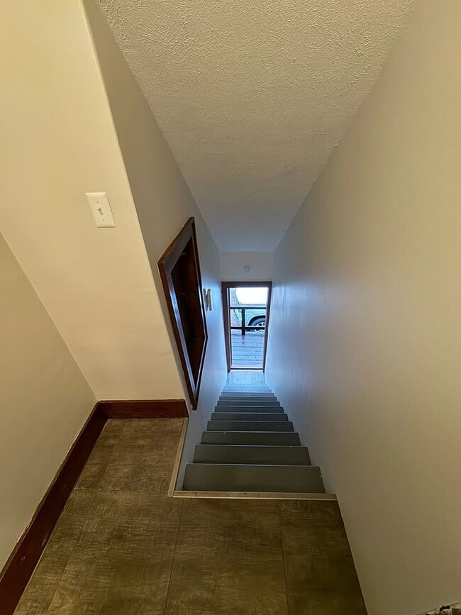 Building Photo - 1004 B St