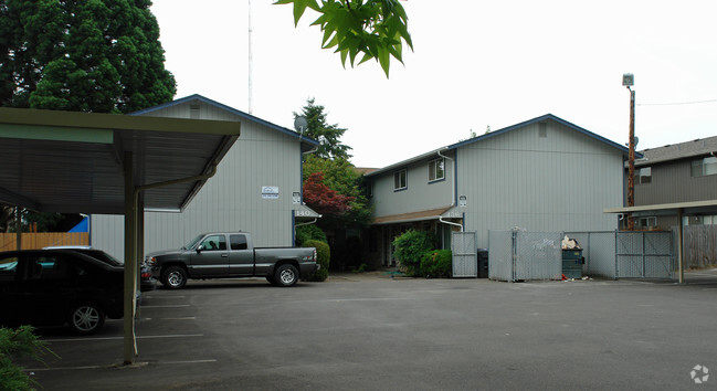 Building Photo - 136-140 NE Conifer Blvd
