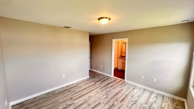 Building Photo - 413 Legacy Lp