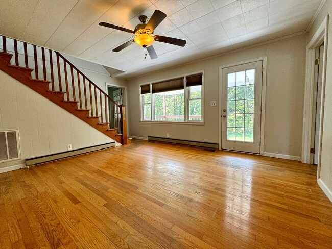 Building Photo - Quaint Country Cottage On Large Lot Near Downtown Blacksburg