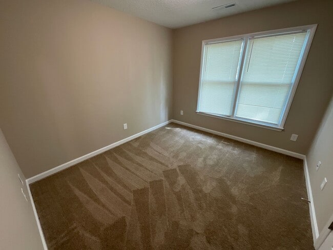 Building Photo - 2553 Old Mill Rd