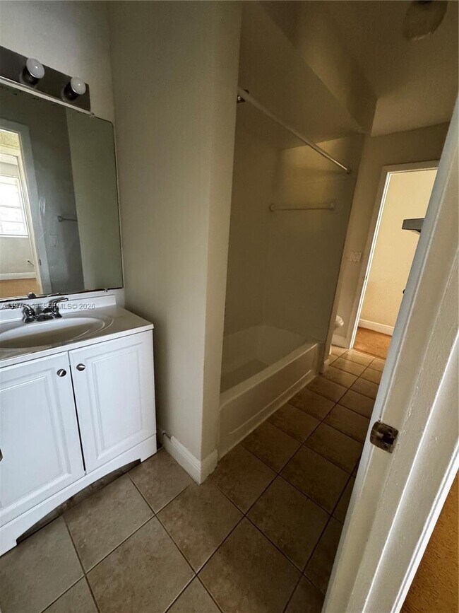 Building Photo - 1257 SW 46th Ave