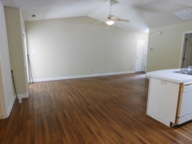 Building Photo - 207 Tobiano Dr