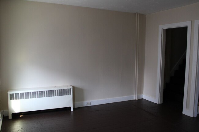 Building Photo - 2-Bedroom Second-Floor Apartment