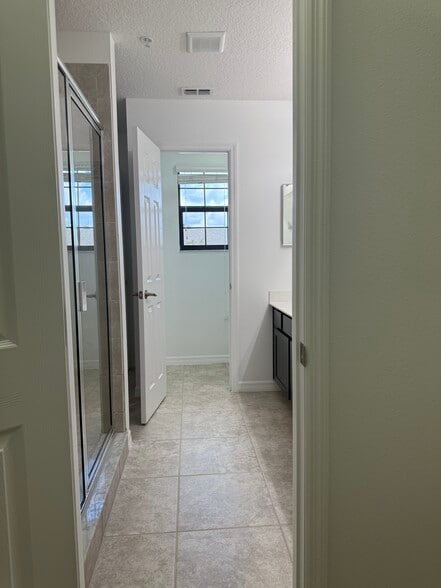 Building Photo - 2259 Seven Oaks Dr