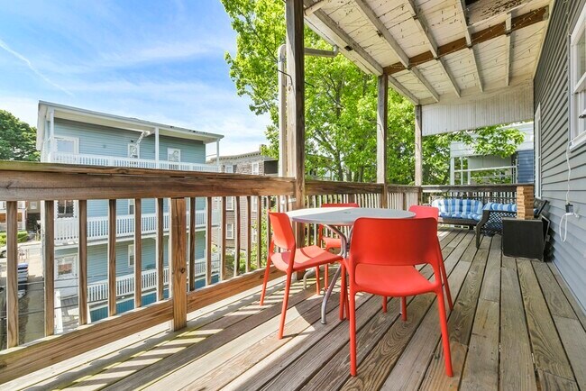 Building Photo - 257 E Cottage St