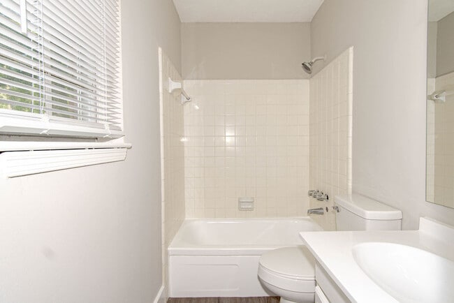 Building Photo - 4228 Johnstown Dr