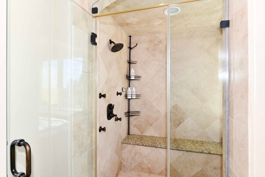 Building Photo - 21 Pinnacle Peak St