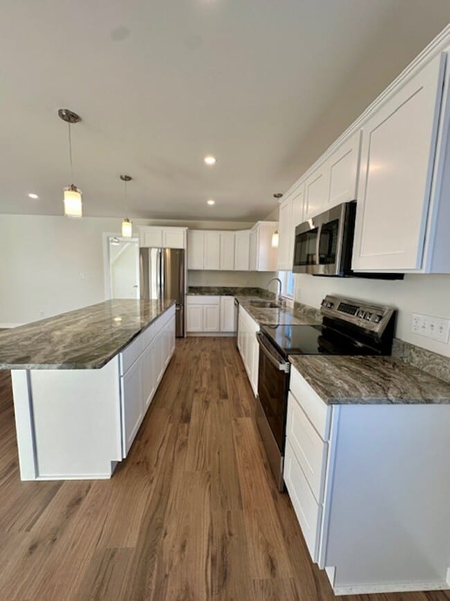 Building Photo - 48 Cedar St